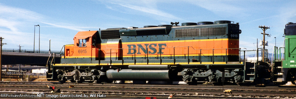 BNSF SD40-2 6915